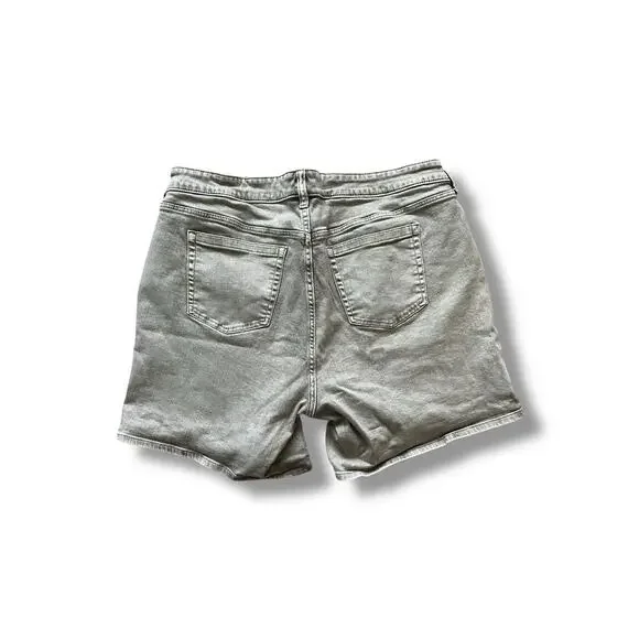 Torrid 5 Inch Boyfriend Vintage Stretch Mid-Rise Denim Jean Shorts Smokestack 18 - Picture 3 of 6